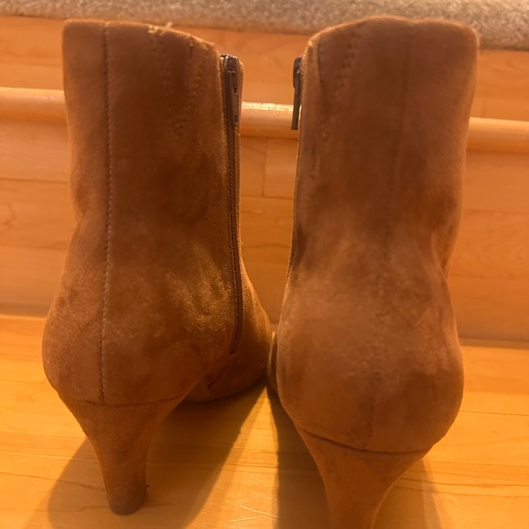 Universal Thread Camel Faux Suede Ankle Kitten Heel Booties. Size 7 - Picture 3 of 5